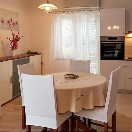 Amazing In Rab With Wifi Apartamento Rab Town
