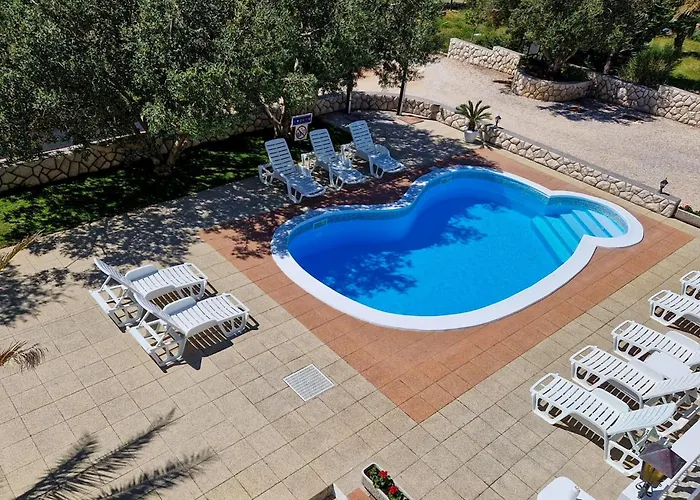 Gorgeous In Rab With Swimming Pool Apartament Rab Town