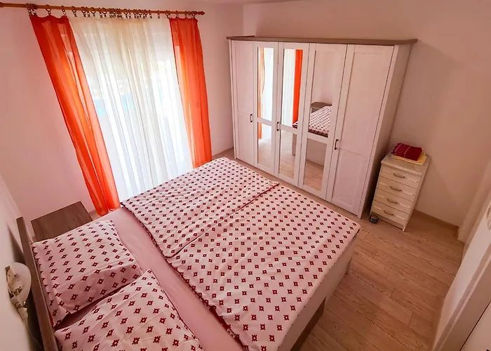 Appartamento Gorgeous In Rab With Swimming Pool *